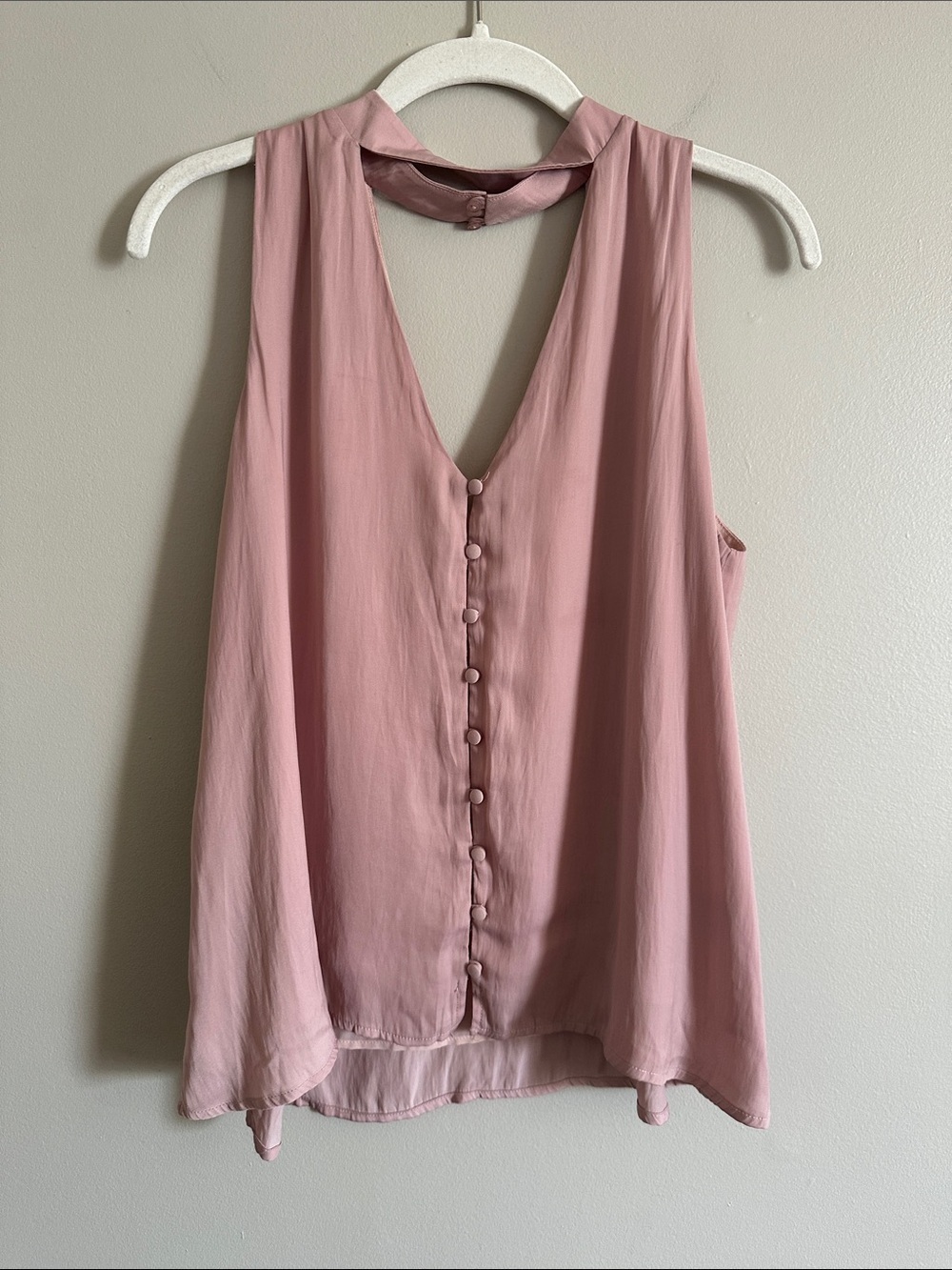 Astr Sleeveless Button-Front Chiffon Cami in Dusty Pink